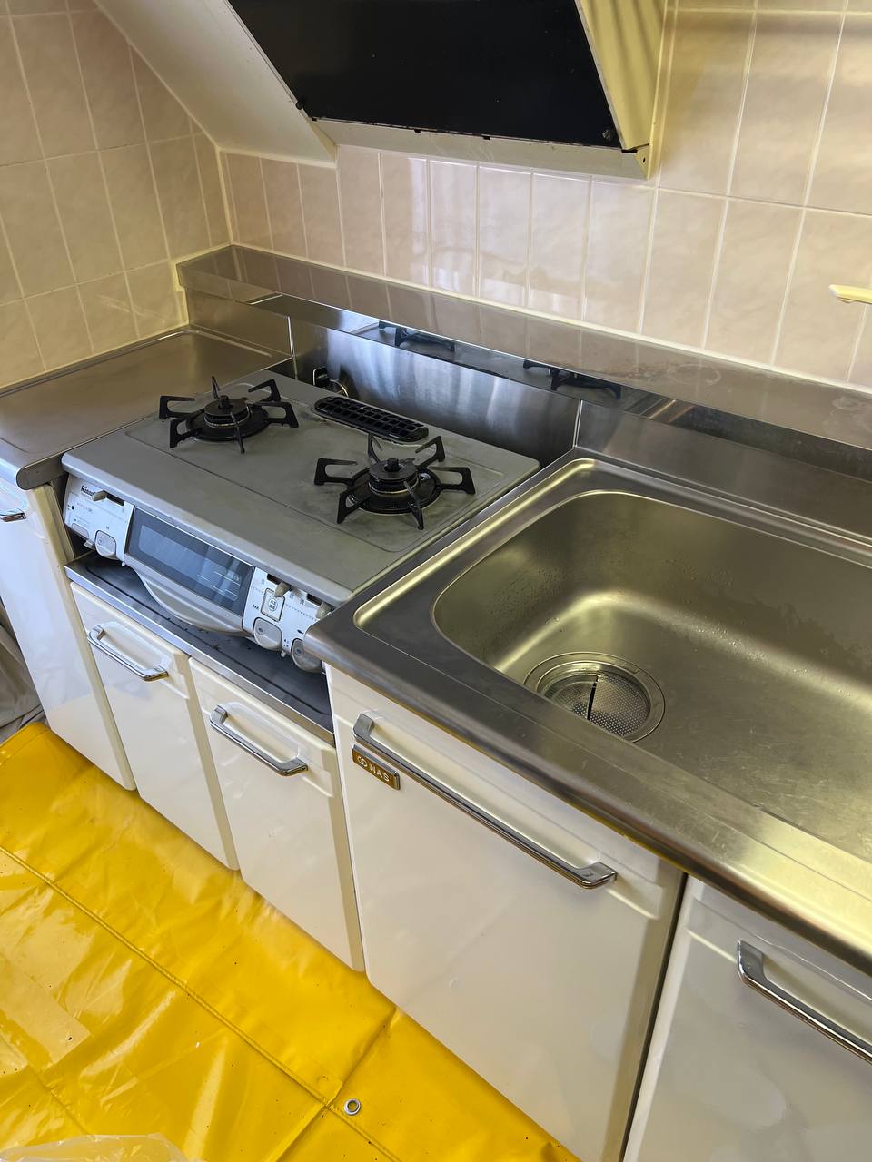 キッチンクリーニング前のキッチン全体の仕上がり