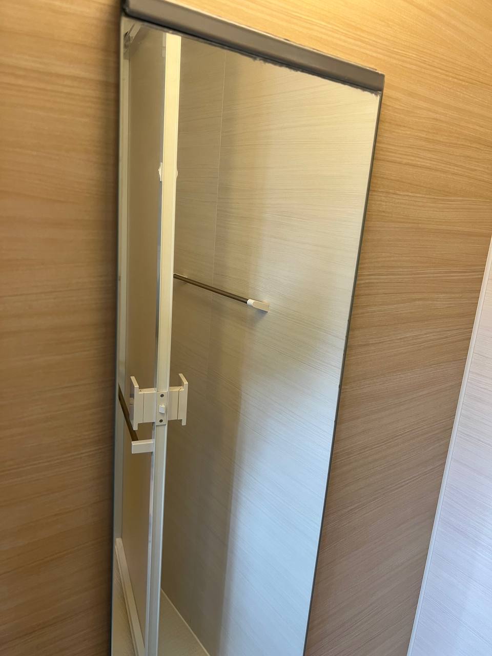 空室クリーニング後の浴室鏡の仕上がり