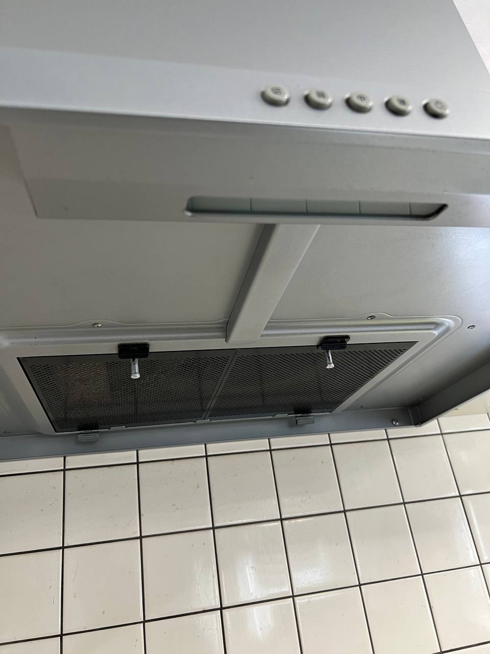 空室クリーニング後のレンジフードの仕上がり