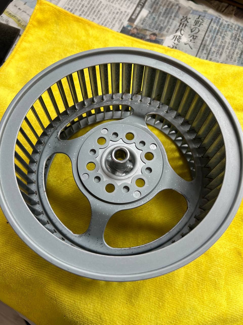 レンジフード分解クリーニング後のシロッコファン