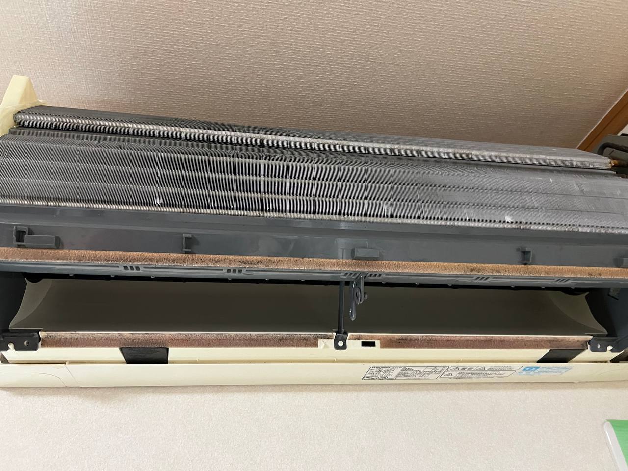 空室クリーニング後のエアコン吹き出し口の仕上がり