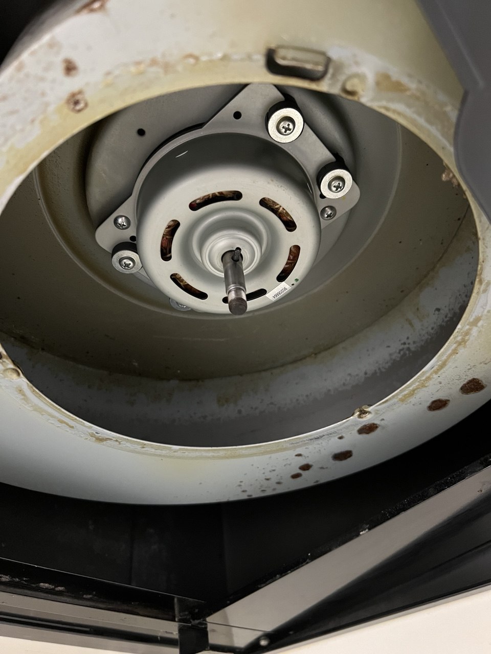 レンジフード分解クリーニング後の内部モーター周辺