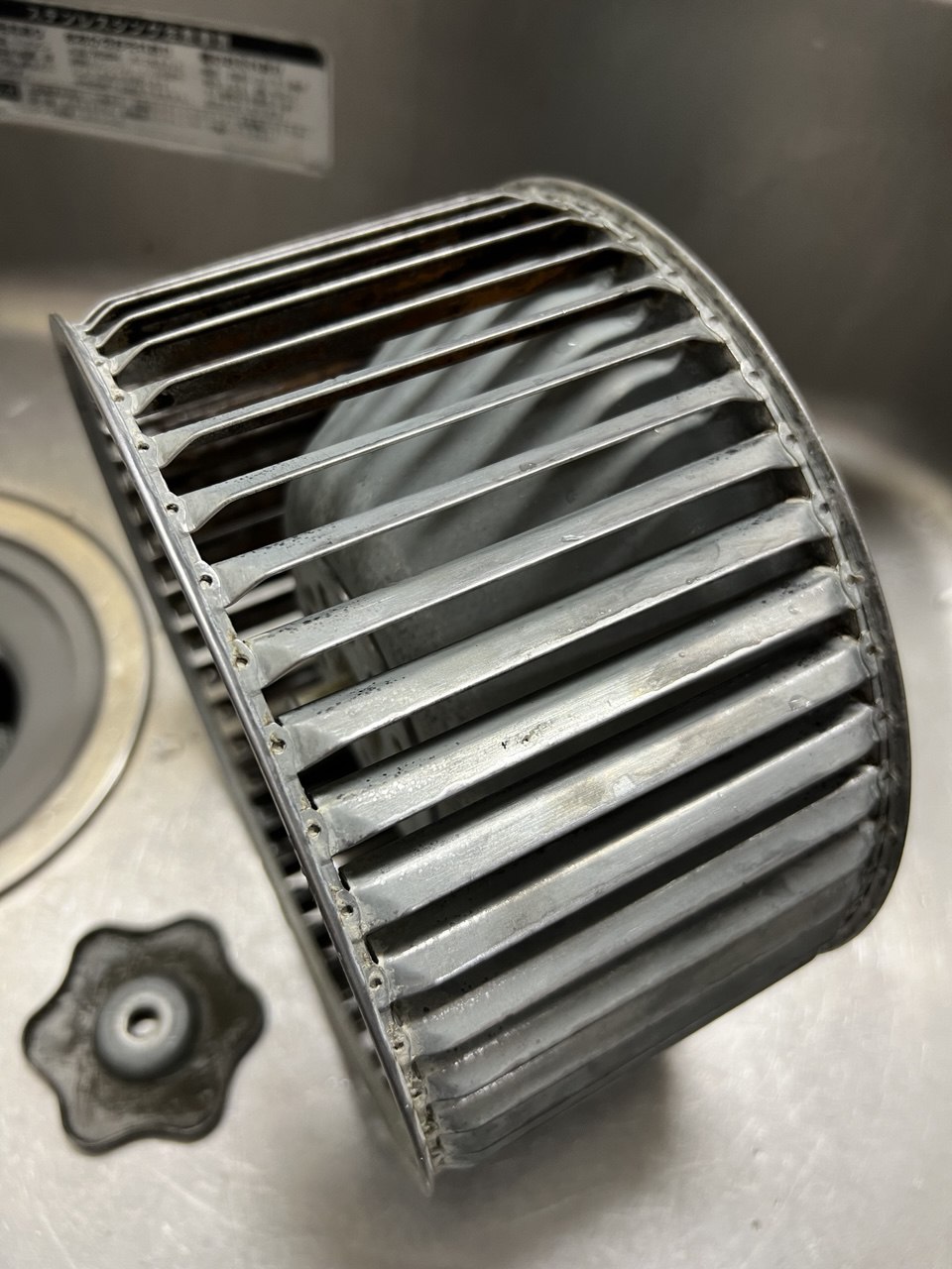 レンジフード分解クリーニング後のシロッコファン