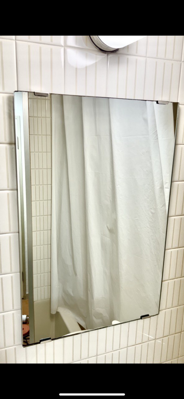 空室クリーニング後の浴室鏡の仕上がり