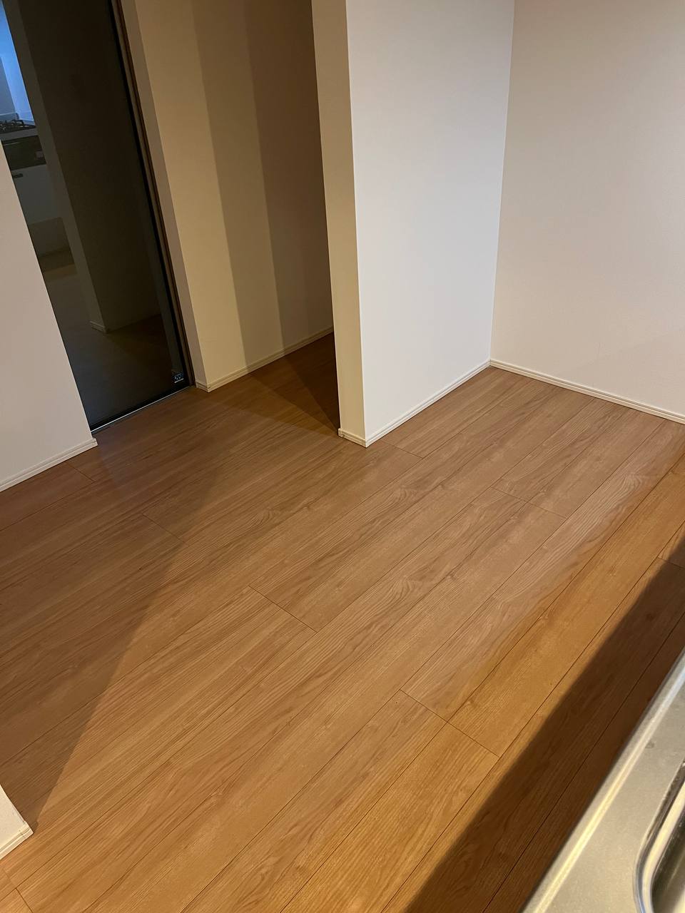 空室クリーニングでフローリングの隅まで丁寧清掃の仕上がり｜おそうじフレッシュ